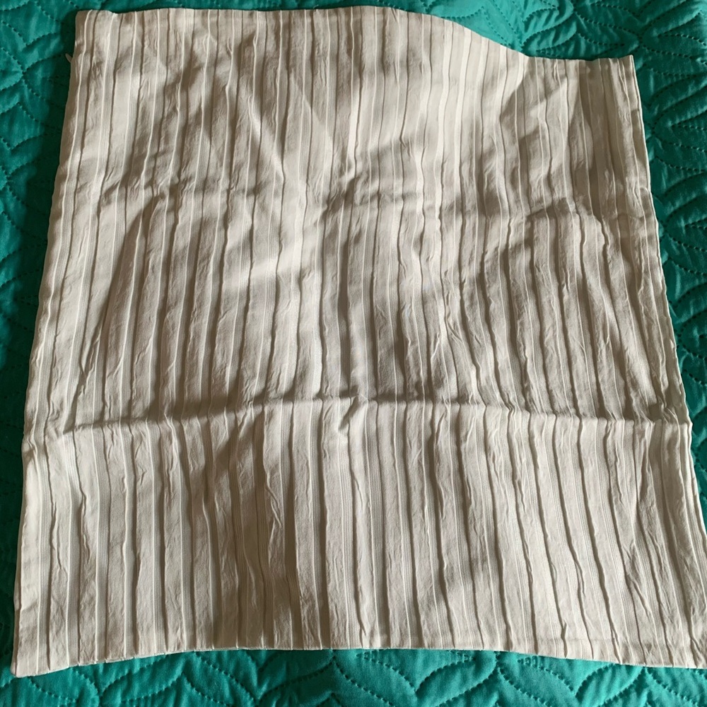 2 brand new pillow covers 20x20